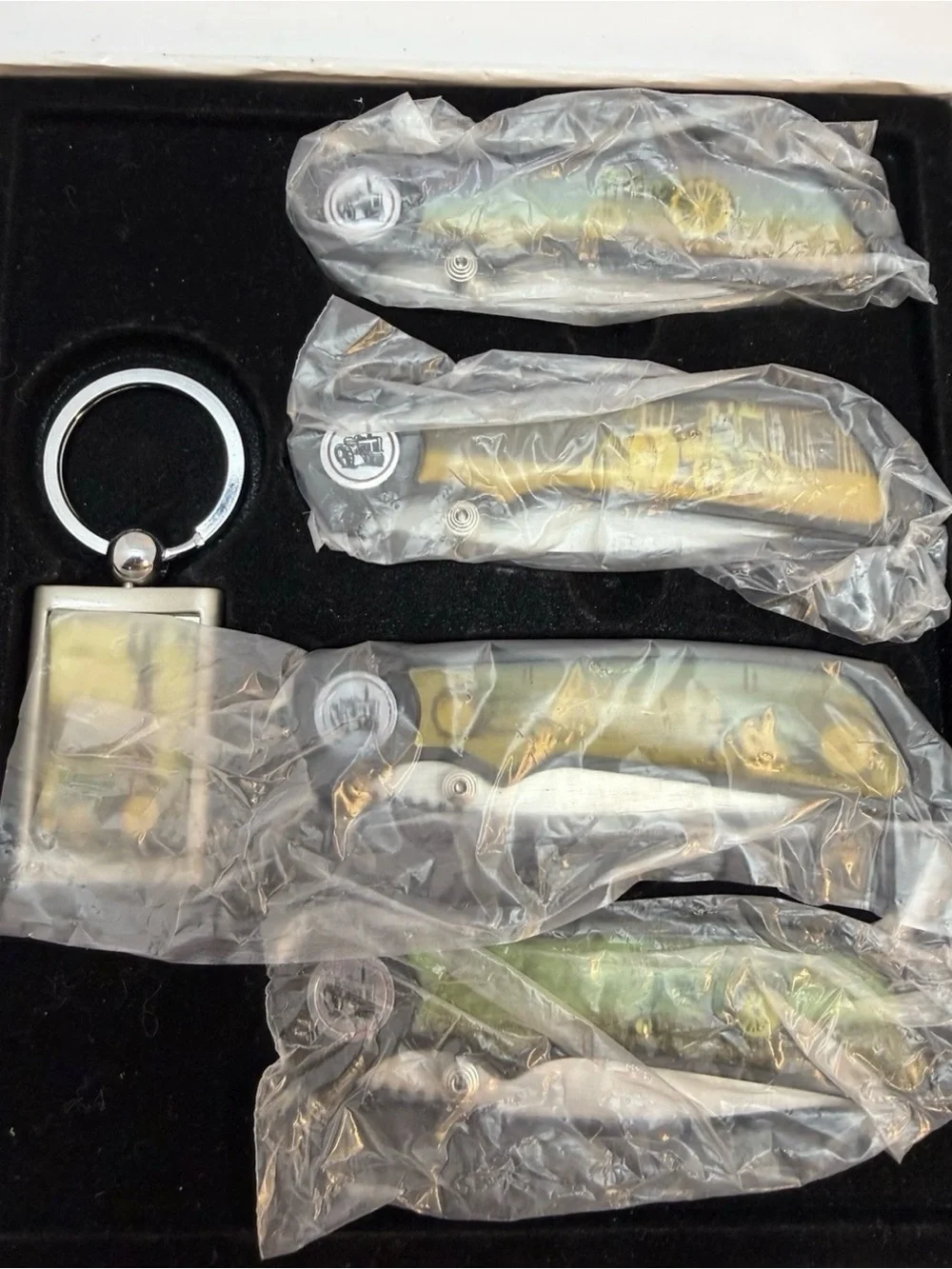Tractor Collection Knife Set 4 Knifes 1 Keychain New In Box